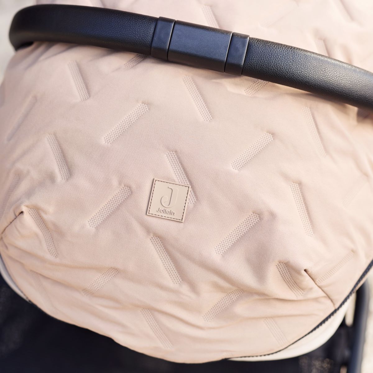 Jollein Voetenzak Voor Buggy/Kinderwagen Embossed Lily Milky Coffee - Afbeelding 7